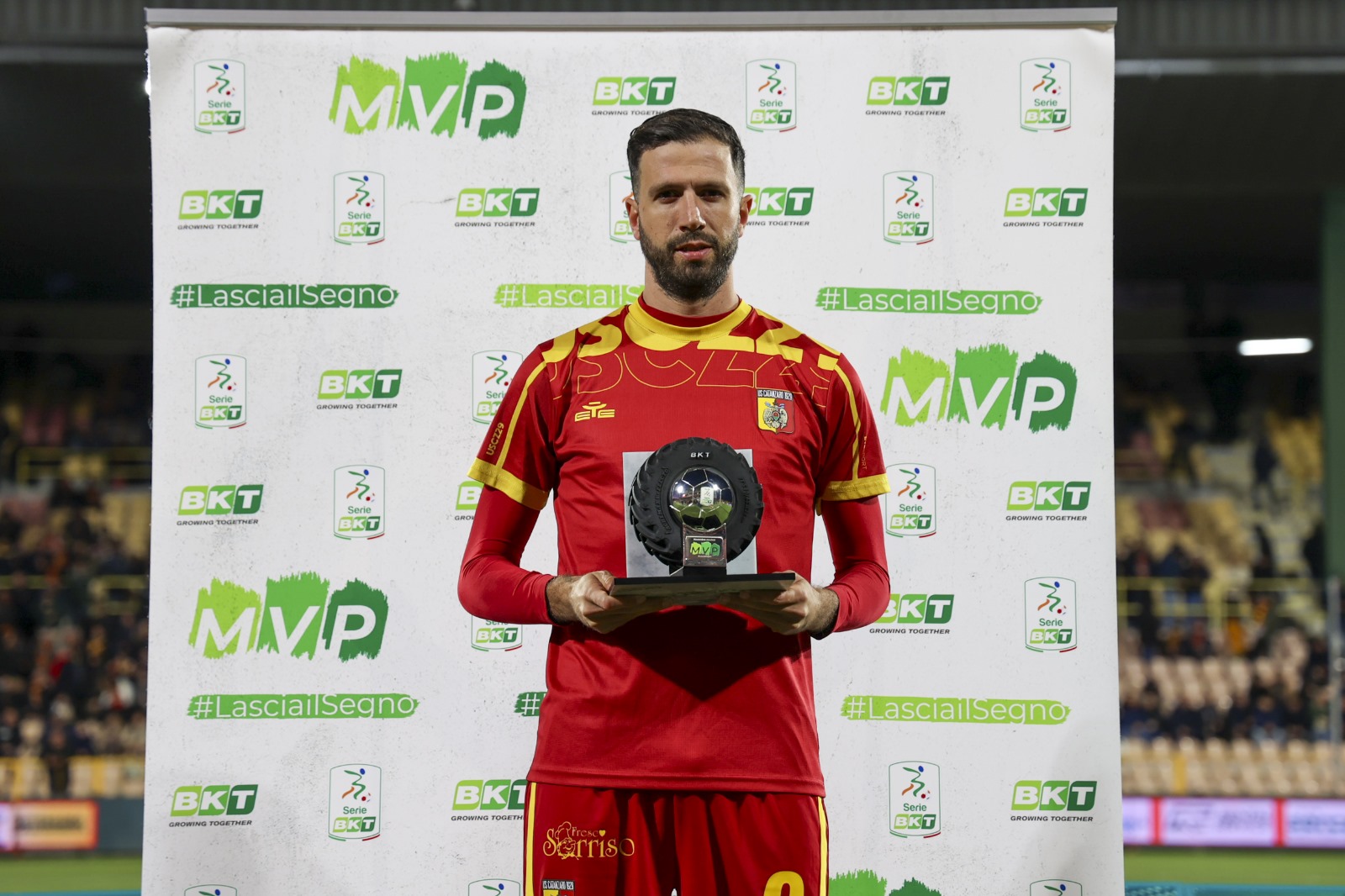 PIETRO IEMMELLO LIFTS THE SERIE BKT MVP TROPHY FOR NOVEMBER