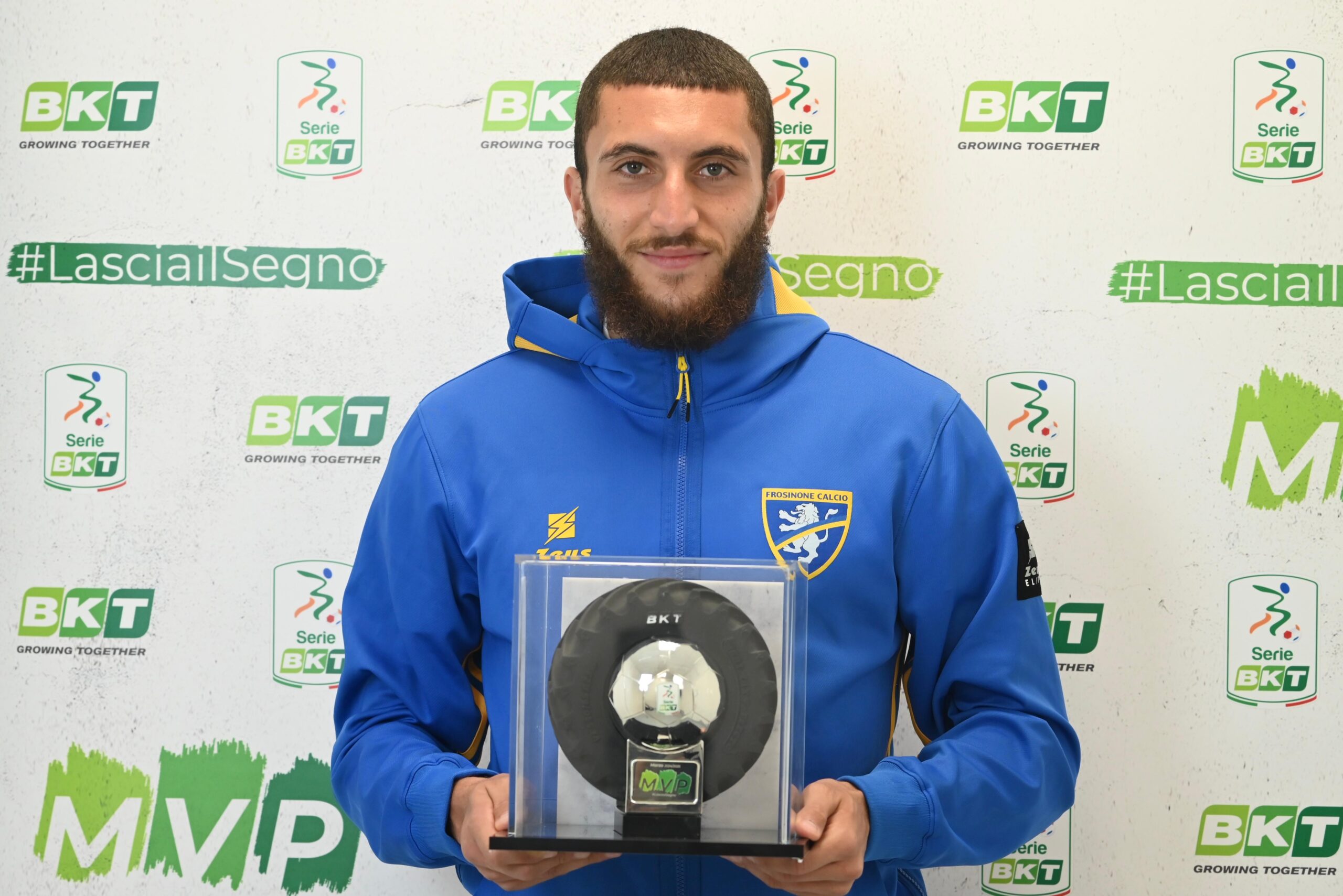 FARES GHEDJEMIS LIFTS THE MVP TROPHY OF THE SERIE BKT FOR MARCH
